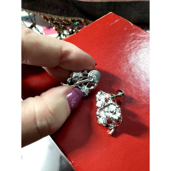 Vintage Lisner Silver Floral Earrings - Picture 2 of 2